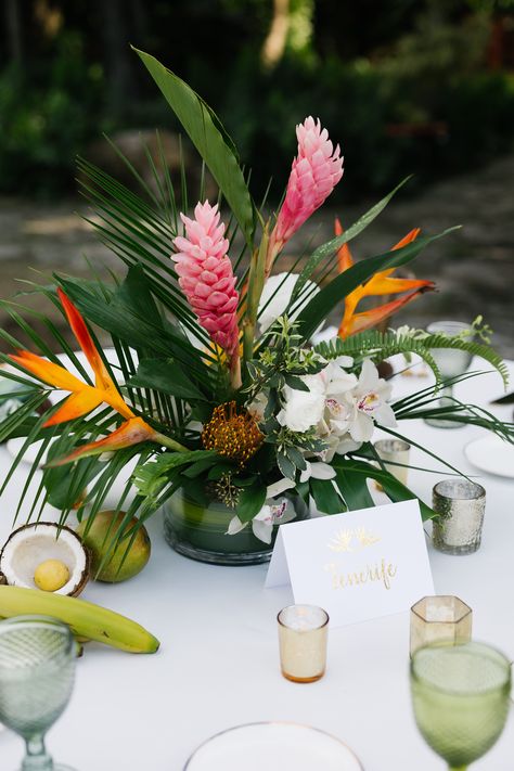 Wedding reception centerpiece using tropical flowers and fresh fruits like coconuts, pineapple, mango and bananas. Perfect decor for a Garden wedding in Miami Tropical Wedding Flowers Centerpieces, Hawaiian Wedding Themes, Polynesian Wedding, Tropical Garden Party, Tropical Wedding Centerpieces, Tropical Wedding Reception, Wedding Reception Centerpiece, Tropical Centerpieces, Pineapple Wedding