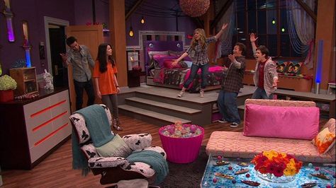 Icarly Room, Icarly Bedroom, I Carly, Carly Shay, Pastel Danish, Bedroom Tour, Daughter Bedroom, House Vibes, Bedroom Design Ideas