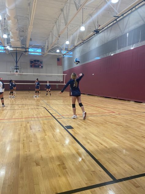 Blonde Girl Playing Volleyball, Volleyball Snaps, Volleyball Vibes, Volleyball Aesthetic, Volleyball Photos, Volleyball Inspiration, Playing Volleyball, Volleyball Training, Volleyball Pictures