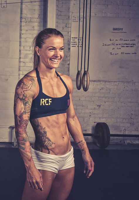 With abs like these, CrossFit star Christmas Abbott shares exactly how she ditched belly cellulite. Fitness Women, Belly Flab, Christmas Abbott, Motivație Fitness, Model Training, Crossfit Girl, Don Pedro, Body Pump, Popsugar Fitness