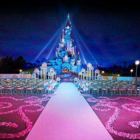 Disneyland Wedding Reception, Paris Wedding Venue, Cinderella Wedding Theme, Disney Wedding Rings, Disney Wedding Venue, Fairy Tail Wedding, Disneyland Wedding, Princess Love, Enchanted Princess