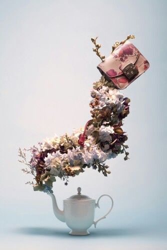 Editorial Still Life, Editorial Design Magazine, Fashion Still Life, Still Life Photos, Trendy Flowers, Foto Art, Arte Floral, Magazine Art, Just Girly Things