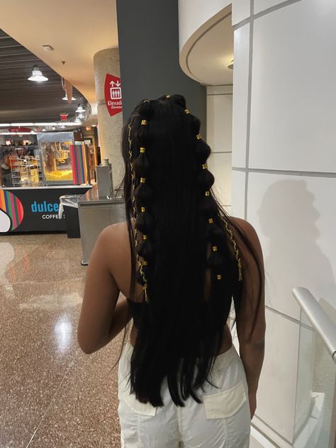 Drake Hairstyle Concert, Karol G Concert Fits, Hairstyles With Cuffs, Saturn Outfit Aesthetic, Sza Concert Hairstyles, Rap Concert Hair, Karol G Concert Hairstyles, The Weeknd Concert Hairstyles, Playa Saturno Outfits