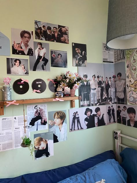 Straykids Room Decor, Stray Kids Room Decor, Teen Room Designs, Room Maker, Kids Rooms Inspo, Army Room Decor, Kpop Room, Easy Room Decor, Small Bedroom Decor