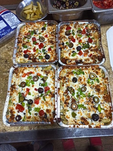 Easy Weight watcher Recipes for beginners Crustless Pizza Bake Weight Watchers, Weight Watchers Crustless Pizza, Weight Watchers Crustless Pizza Bake, Crustless Pizza Bake, Weight Watchers Muffins, Crustless Pizza, Ground Italian Sausage, Pizza Bake, Low Carb Paleo