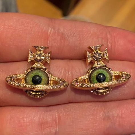 Orb Earrings, Vivienne Westwood Jewellery, Earrings With Crystals, Green Eye, Dope Jewelry, Funky Jewelry, Inspiration Mode, Mode Inspo, Jewelry Inspo