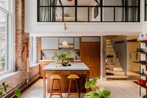 Supermodel Elsa Hosk opens the doors to her New York loft | Architectural Digest India New York Bedroom, Soho Loft, New York Loft, Modern Properties, New York Homes, Property Design, Vogue Living, Elsa Hosk, Stunning Kitchens