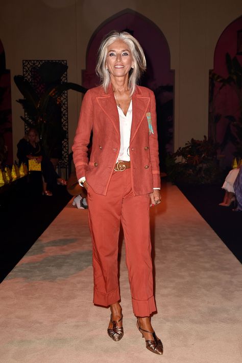 Il caftano di Paola Marella è il vestito-investimento dell'Estate 2020 che non ci aspettavamoelleitalia Chic Over 50 Fashion, Moda Over 50, Stile Casual Chic, Chic Over 50, Lawyer Fashion, Over 60 Fashion, Outfit Primavera, Jeans Cropped, Mom Hairstyles