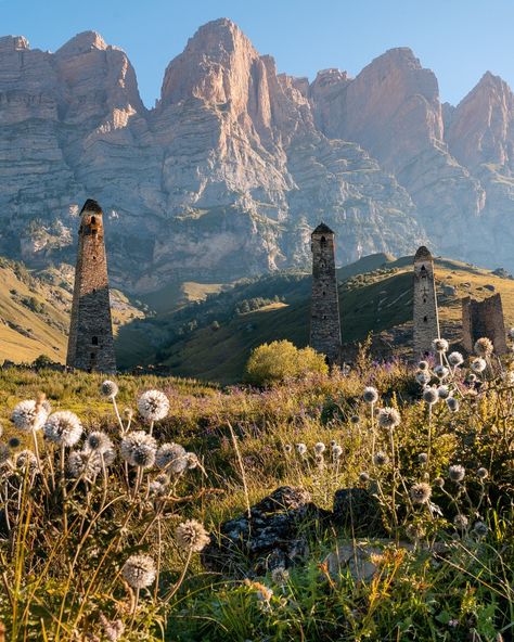 Caucasus Aesthetic, Caucasian Mountains, Mountains Aesthetic, Castle Art, Winter Mountain, Beautiful Images Nature, Medieval History, World Traveler, Nature Photos