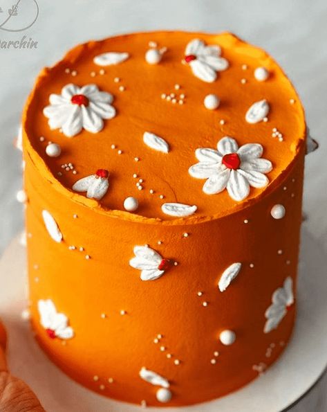 Orange Cake Ideas Birthday, Orange Cake Designs Birthday, Birthday Cake Orange Color, Orange Decorated Cake, Pastel Orange Cake, Orange Color Cake Birthday, Orange Buttercream Cake, Orange Theme Cake, Blue And Orange Cake