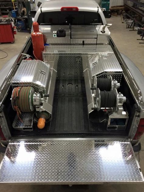 Slick welding rig. Still pull a fifth wheel. Service Truck Ideas, Welding Trailer, Welding Certification, Welding Trucks, Mobile Welding, Shielded Metal Arc Welding, Welding Beds, Welding Rig, Welding Rigs