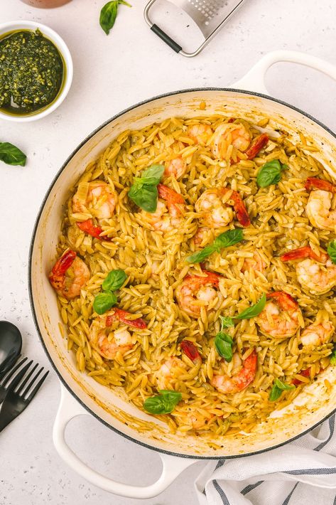 Easy One Pot Lemon Orzo Shrimp (30 minute recipe!) Shrimp With Pesto, Orzo Shrimp, One Pot Orzo, Garlic Pasta Recipe, Shrimp Orzo, Lemon Garlic Pasta, Homemade Pesto Sauce, Lemon Orzo, Chicken Gnocchi