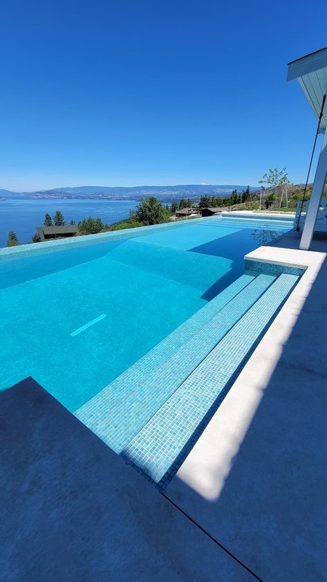 Infinity edge pool with lakeview in background Dream Backyards, Vanishing Edge Pool, Spend Time With Family, Edge Pool, Pool Finishes, Infinity Edge Pool, Island House, Hamptons House, Swimming Pool Designs