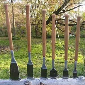 Timber Framing Tools, Blacksmithing Tools, Log Building, Timber Frame Plans, Timber Frame Joinery, Woodworking Chisels, Timber Frame Building, Ancient Tools, Antique Woodworking Tools