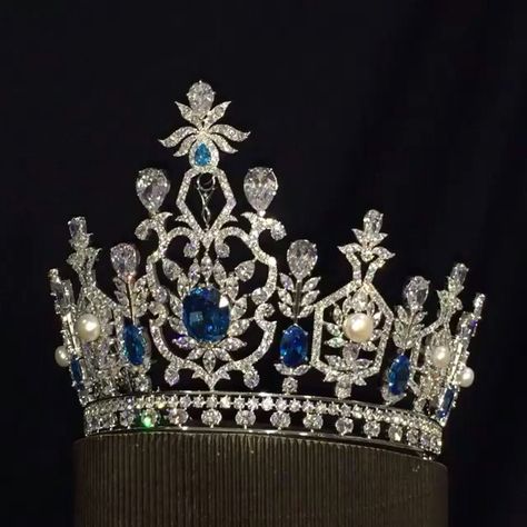 Royal Crowns Queen, Fantasy Crown Queens, Beautiful Crowns, Queens Crown, Royalty Crown, Crystal Crown Tiaras, Tiara Accessories, Bridal Crown Tiara, Royal Crowns