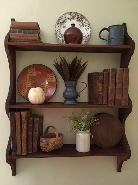 Rustic Thrifted Home Decor, 1800 Farmhouse Decor, Classy Timeless Home Decor, Vintage Moody Home Decor, Vintage Table Centerpieces For Home, Cottagecore Shelf Ideas, Vintage Wall Shelf Ideas, Tiny Cabin Decorating Ideas, Colonial Cottage Decor