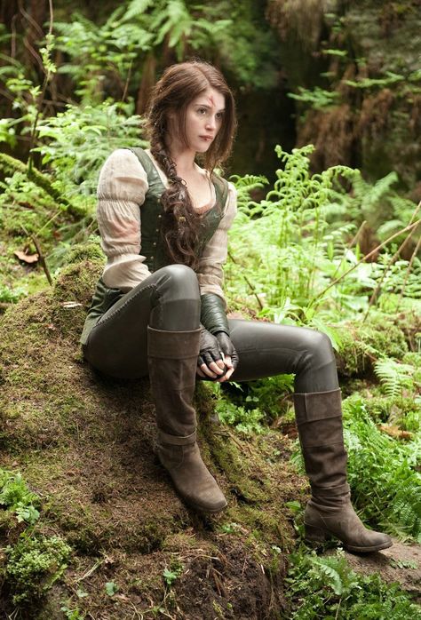 Gemma Arterton in “Hansel and Gretel” Moda Steampunk, Fest Outfits, Medieval Costume, Medieval Clothing, Medieval Dress, Fantasy Costumes, Fantasy Clothing, Fantasy Fashion, Juno