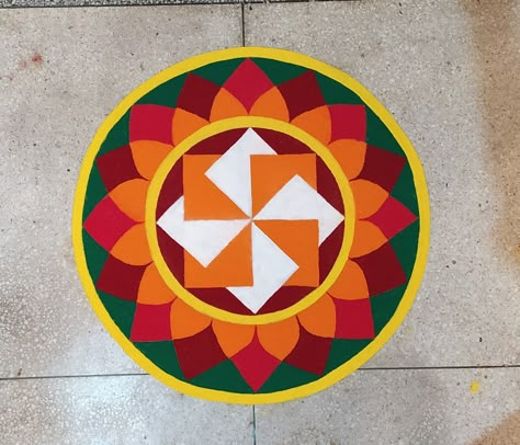 Symmetrical Rangoli Designs, Permanent Rangoli With Paint, Simple Round Rangoli, Rangoli Round Designs, Round Rangoli Design Diwali, Round Rangoli Design, Rangoli Sketch, Onam Rangoli, Rice Rangoli