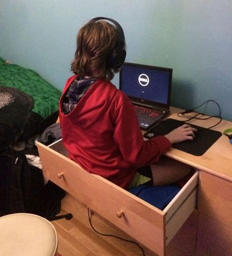 Pc Memes, Gamer Meme, Best Funny Photos, Pc Gaming Setup, Music Software, Weird Images, Funny Pictures With Captions, Gamer Life, Picture Captions