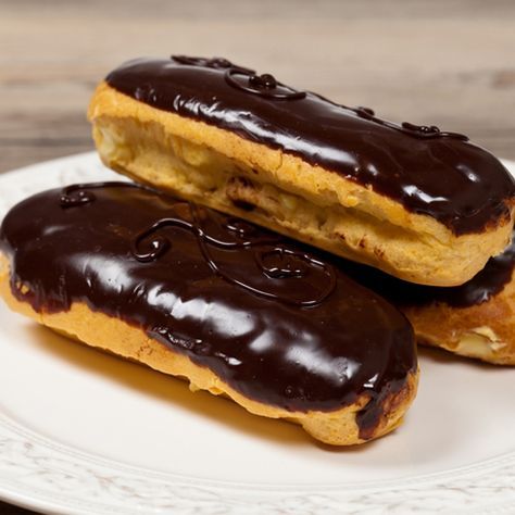 Chocolate long johns were my grandfather's favorite. It is fun to make them from scratch, but certainly takes some patience. Chocolate Long Johns, Chocolate Eclair Recipe, Cream Puffs Easy, Eclair Recipe, Cream Puff Recipe, Homemade Recipes Dessert, Puff Recipe, Easy Cream, Homemade Donuts