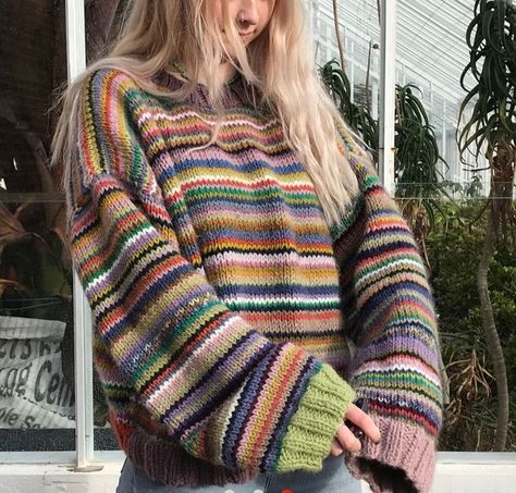 Crochet Striped Sweater Pattern Free, Crochet Inspo Aesthetic, Knit Sweater Outfits, Knit Striped Sweater, Crochet Cardigans, Elegant Crochet, Mode Hippie, Mode Crochet, Crochet Sweaters