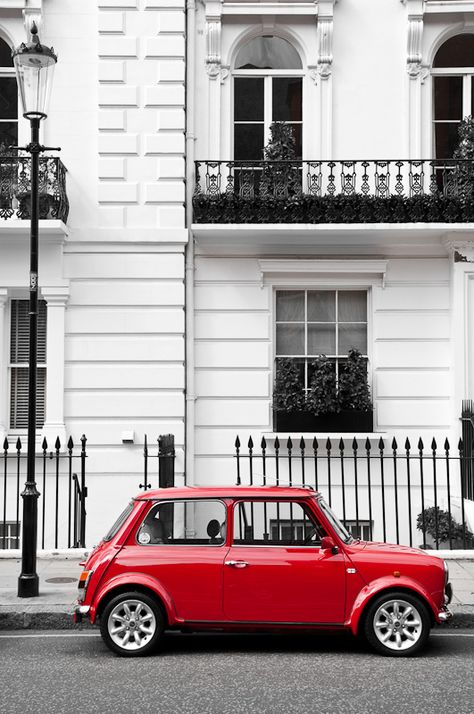 Original Mini Cooper @London | Best rank #493 on explorer le… | Flickr Red Mini Cooper, Smart Cars, Vintage Foto's, Cars Girls, Porsche Classic, Mini Coopers, Random Inspiration, Learning To Drive, Nissan 370z