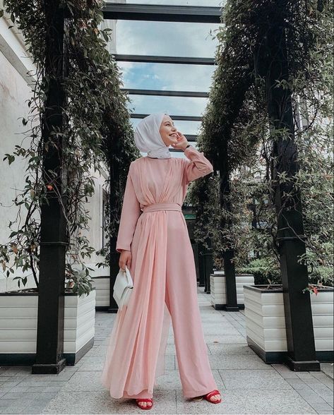 #hijabfashion Hijab Gown, Pink Hijab, Hijab Dress Party, Soiree Dress, Dress Muslim, Muslim Fashion Hijab, Hijabi Outfits Casual, Muslim Fashion Dress, Muslim Fashion Outfits