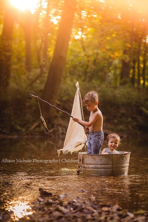 Fun Photoshoot Ideas For Kids, Siblings Photoshoot, Nature Shoot, Toddler Photoshoot, Boy Photo Shoot, Photography Mini Sessions, Mini Ideas, Sibling Photography, Summer Pics