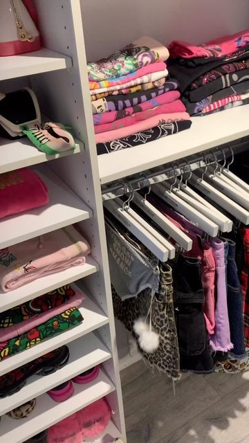 Y2k Wardrobe Closet, Closet Inspo Organization, 2000 House Decor, Apartment Decorating Y2k, Colorful Closet Aesthetic, Y2k Closet Ideas, Y2k Walk In Closet, Y2k Closet Room, Cool Room Decorations