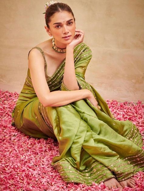 a 3R 3 Green Saree Look, Punit Balana, Aditi Rao Hydari, Aditi Rao, Modern Saree, Organza Silk Saree, Kids Lehenga, Saree Poses, Saree Photoshoot