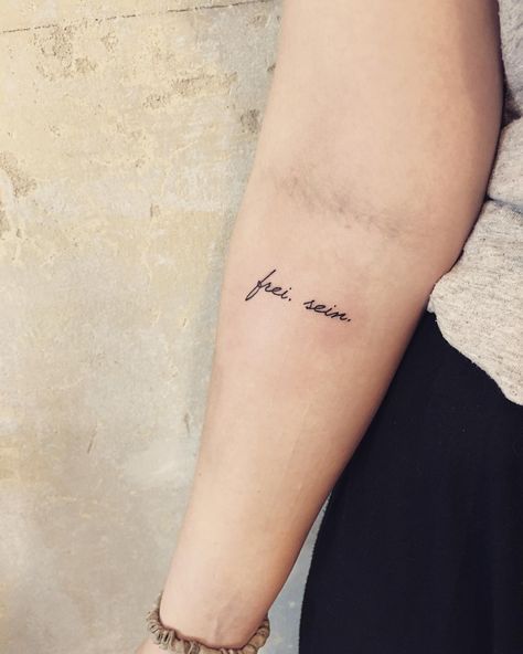 44 Quote Tattoos That Will Change Your Life Live Life Tattoo, Be Here Now Tattoo, Tattoo About Strength, Germany Tattoo, German Tattoo, Quote Tattoos, Life Changing Quotes, Aesthetic Tattoo, Time Tattoos