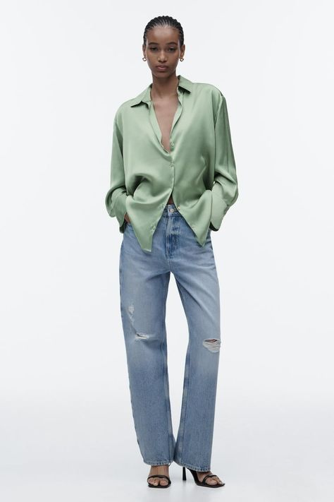 Satin Shirt Outfit Jeans, Satin Shirts For Women Outfit, Zara Shirt Women, Satin Shirts For Women, Satin Shirt Outfit, Green Top Outfit, Oversized Shirt Outfit, Satin Shirts, Jacquard Shirt