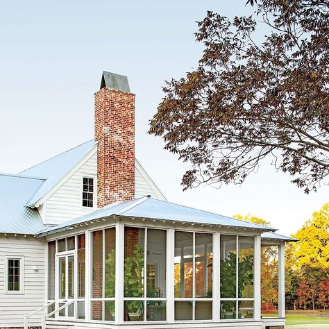 The Screened Porch Modern Farmhouse Sunroom, Farmhouse Sunroom, Sunroom Makeover, Sunroom Decor, Porch Design Ideas, Screened Porch Designs, Building A Porch, Sunroom Decorating, Farmhouse Front Porches