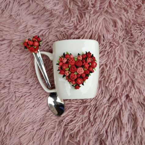 Polimery Clay Ideas Cup, Clay On Cup, Clay Art Heart, Fimo Gifts, Fimo Heart, Polymer Clay Gift Ideas, Polymer Clay Spoon, Cup Polymer Clay, Polymer Clay Cup