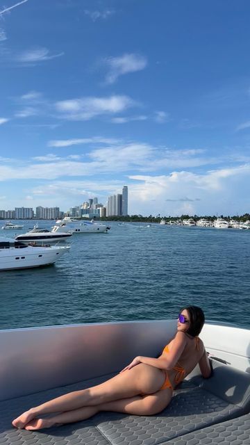 Pool Poses By Yourself, Miami Women, Beach Poses Instagram Bikinis, Pool Poses, Miami Girls, Pool Photography, Trendy Bikinis, Photographie Portrait Inspiration, Seductive Clothes