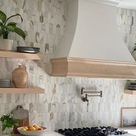 Elon® Tile & Stone on Instagram: "This weeks #FeaturedFriday by @hwintertile Be sure to Tag us for your chance to be featured! . . . . . Wall: Calacatta 2x6 Picket Mosaic . . . . . #marble #calacatta #elontile #kitchendesign #homedecor #interiordesign #design #interiorinspo #backsplash #walltile #marbletile #picket #gold #white #fieldtile #remodel #kitchen #myinteriorvibe #dailydecordetail #homerenovationideas #ihavethisthingwithfloors #ihavethisthingwithmarble #realestate #instagood #style" Picket Tile Fireplace, Featured Wall, Marble Calacatta, Mosaic Marble, Remodel Kitchen, Basement Remodel, Fireplace Tile, Marble Tile, Basement Remodeling