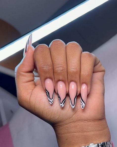 Fall Nail Colors for Black Women: Inspiring 17 Ideas for 2023 Oval Nails Black Women, Black And White Abstract Nails, Nail Colors For Black Women, Abstract Almond Nails, Pointy Almond Nails, Stylish Almond Nails, Pointy Nail Designs, Tip Nail Designs, Almond Acrylic Nails Designs