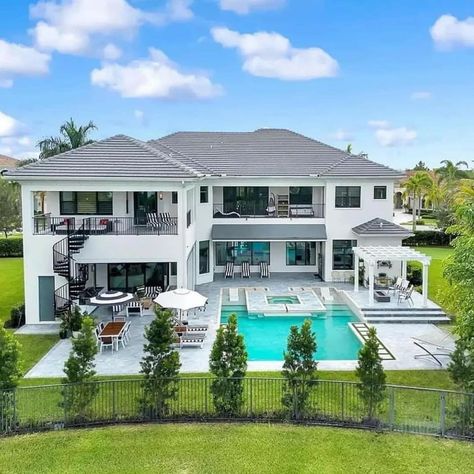 Florida Mansion, Luxury Houses Mansions, Luxury Beach House, Luxury Modern Homes, Dream Life House, Beautiful House Plans, House Exteriors, Mansions Luxury, Luxury Homes Dream Houses