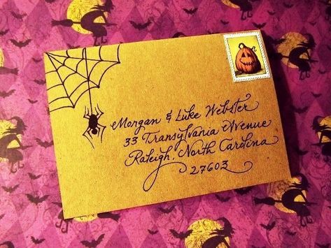 Halloween Envelope Art, Envolpes Design, Halloween Mail, Hand Lettering Envelopes, Snail Mail Envelopes, Snail Mail Inspiration, Snail Mail Art, Snail Mail Pen Pals, Mail Art Envelopes