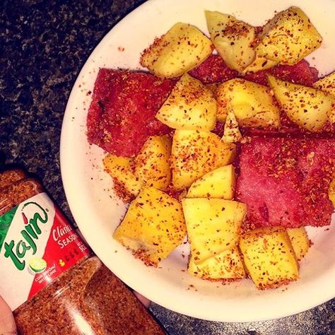 MANGO & WATERMELON!  A winning combination.  Pic by: @marthaaaperezz via Instagram Tajin Watermelon, Watermelon And Pineapple, Mexican Snacks, Eating Healthier, Clean Eats, Fruits And Veggies, Savannah, Food Lover, Clean Eating