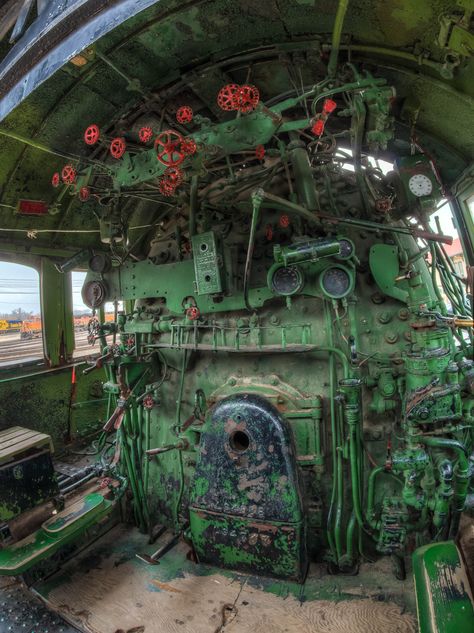 Old train engine room Creepy Abandoned Places, Train Tattoo, Train Station Architecture, Train Room, Engine Room, Abandoned Train, Old Trains, Old Train, Train Pictures