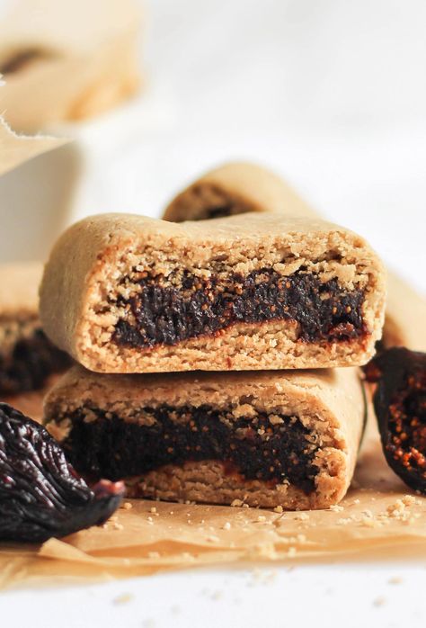 This easy Fig Newton recipe is 100% whole grain, gluten free, and vegan, with zero added sugar. Made with oat flour, dried figs, unsweetened applesauce, and a tad bit of coconut oil, these are chewy and perfectly sweet! Fig Recipes Healthy, Fresh Fig Recipes, Healthy Pancakes Oatmeal, Fig Newton Recipe, Homemade Fig Newtons, Fig Bar, Pancakes Oatmeal, Homemade Fig Jam, Dairy Free Recipes Dessert