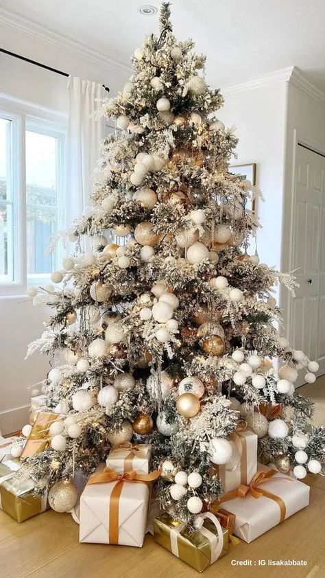 45+ Creative Christmas Tree Themes & Ideas for 2023 - HubPages Elegant Christmas Tree Decorations, Christmas Tree Inspo, Neutral Christmas Decor, Christmas Tree Decorating Themes, Creative Christmas Trees, Elegant Christmas Trees, Christmas Themes Decorations, Glam Christmas, A White Christmas