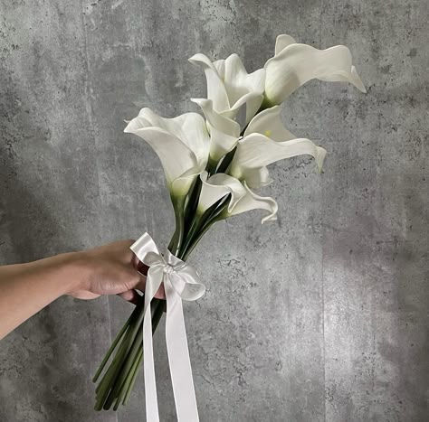 Lily Bridal Bouquet White, White Calla Lilly Boutineer, Long Stem White Bouquet, Cala Lily Bouquets Bridesmaid, Zantedeschia Bouquet, Calls Lily Bouquet, Single Flower Bouquet Bridesmaid, Calla Lilly Bouquets Wedding, Wedding Flowers Calla Lily