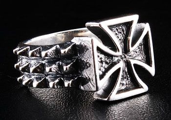 Nice ring <3 Iron Cross Ring, Biker Rings Mens, Riding Bikes, Mens Band Rings, Biker Jewelry, Iron Cross, Biker Rings, Steel Cross, Cross Ring