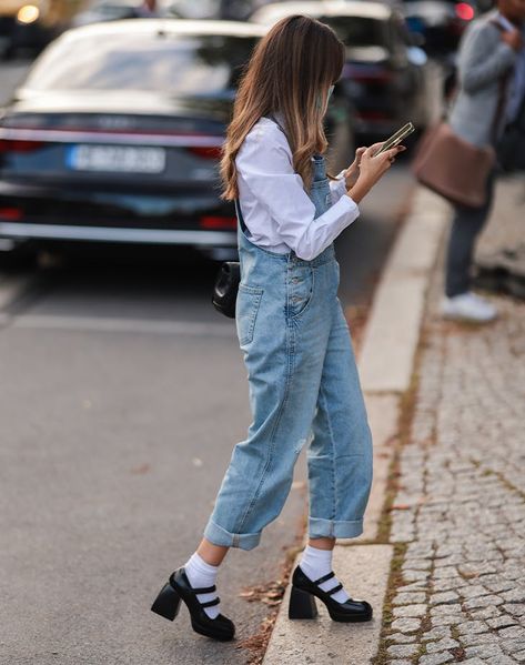 15 Chic Ways to Style Overalls Sweatshirt Under Overalls, Dressed Up Overalls Outfit, Overalls Outfit 2023, Dress Up Overalls Outfit, Business Casual Overalls Outfit, How To Dress Up Overalls, Chic Overalls Outfits, Levi’s Overalls Outfit, Overall Denim Outfits