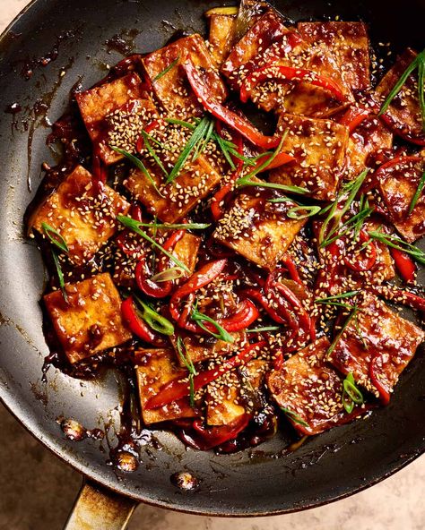 Braised Tofu Braised Tofu Recipe, Tofu Meals, Chinese Black Vinegar, Gochujang Tofu, Tofu Crispy, Ways To Cook Tofu, Beginner Vegan, Chinese Sauce, Thai Tofu