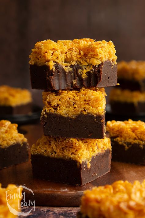 Brownie Flavour Ideas, Cornflake Brownies, Brownie Flavours, Incredible Desserts, Gourmet Brownies, Raspberry Brownies, Tray Bake Recipes, Family Baking, Cereal Treats