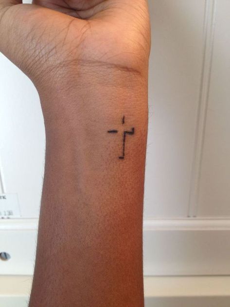 Girl Cross Tattoos, Cross Tattoo On Wrist, Small Cross Tattoos, Small Cross Tattoo, Cream Tattoo, Tattoo Son, Cross Tattoos For Women, Cross Tattoos, Cross Tattoo Designs