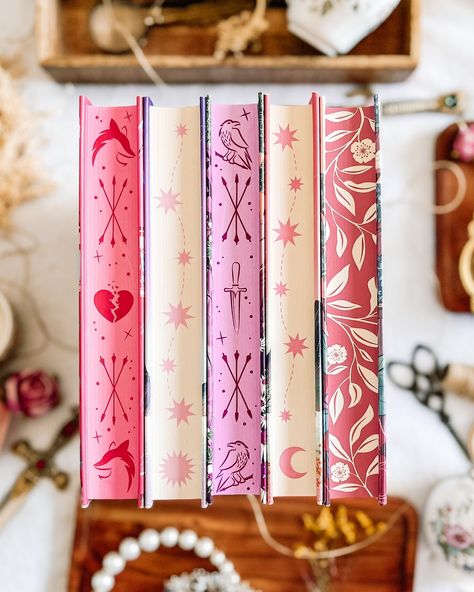 Can you guess todays edges? On Wednesday’s we post pink, so thought I’d do a pink stencilled edge stack 💗 #onwednesdayswepostpink #pinkbooks #pinkstack #fairyloot #bookhygge #hyggebookstyle Painting Book Page Edges, Clean Bookshelf, Edges Inspiration, Painted Book Edges, Bookbinding Ideas, Bookstore Ideas, Book Edges, Pr Kit, Book Painting